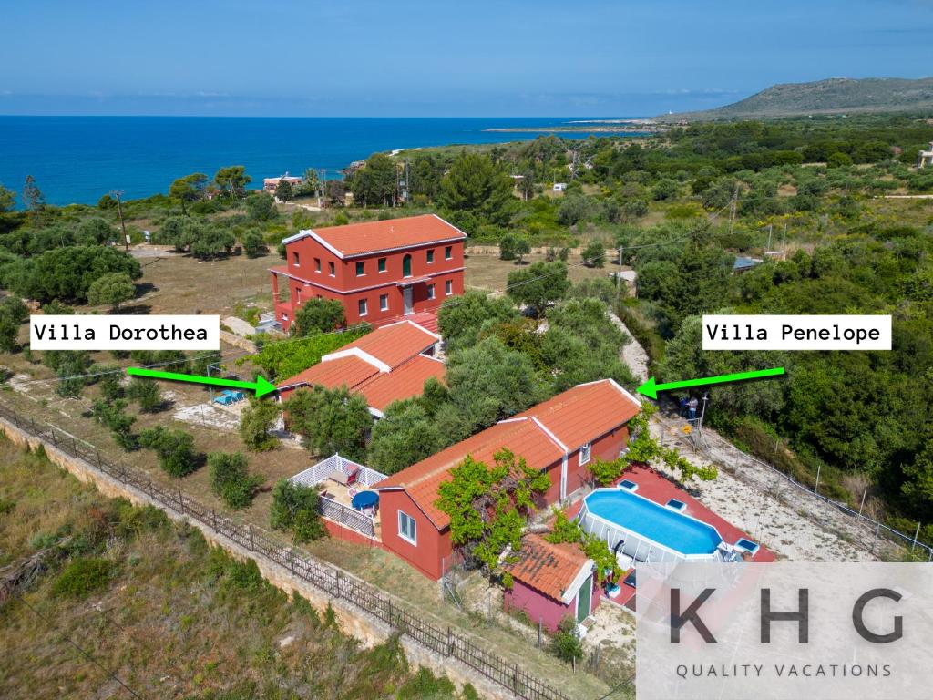 eine Luftaufnahme eines Hauses mit Swimmingpool in der Unterkunft Mondo Cosseri Villa Rossa-Dorothea and Mondo Cosseri Villa Rossa-Penelope, with own shared pool in Lixouri