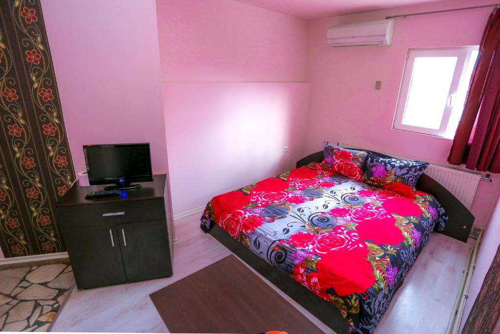 A bed or beds in a room at Hostel Shatrata