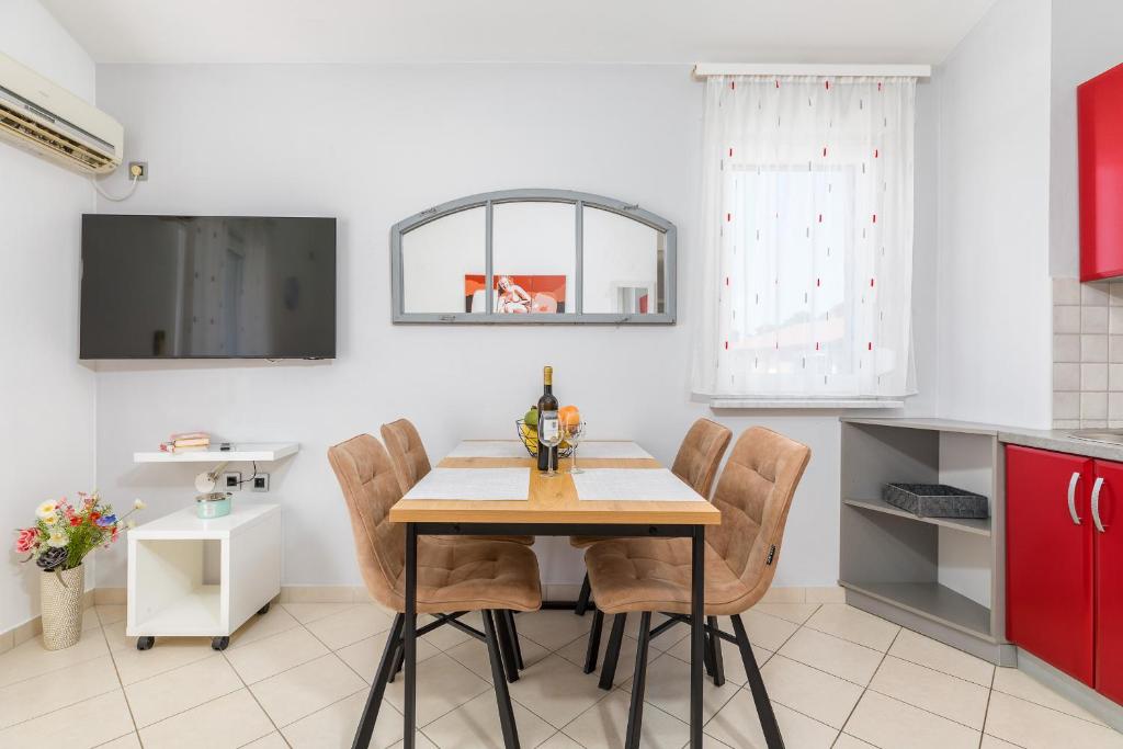 Telewizja i/lub zestaw kina domowego w obiekcie Apartments Ana-Maria