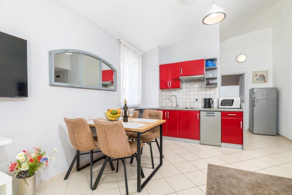 Kuchnia lub aneks kuchenny w obiekcie Apartments Ana-Maria