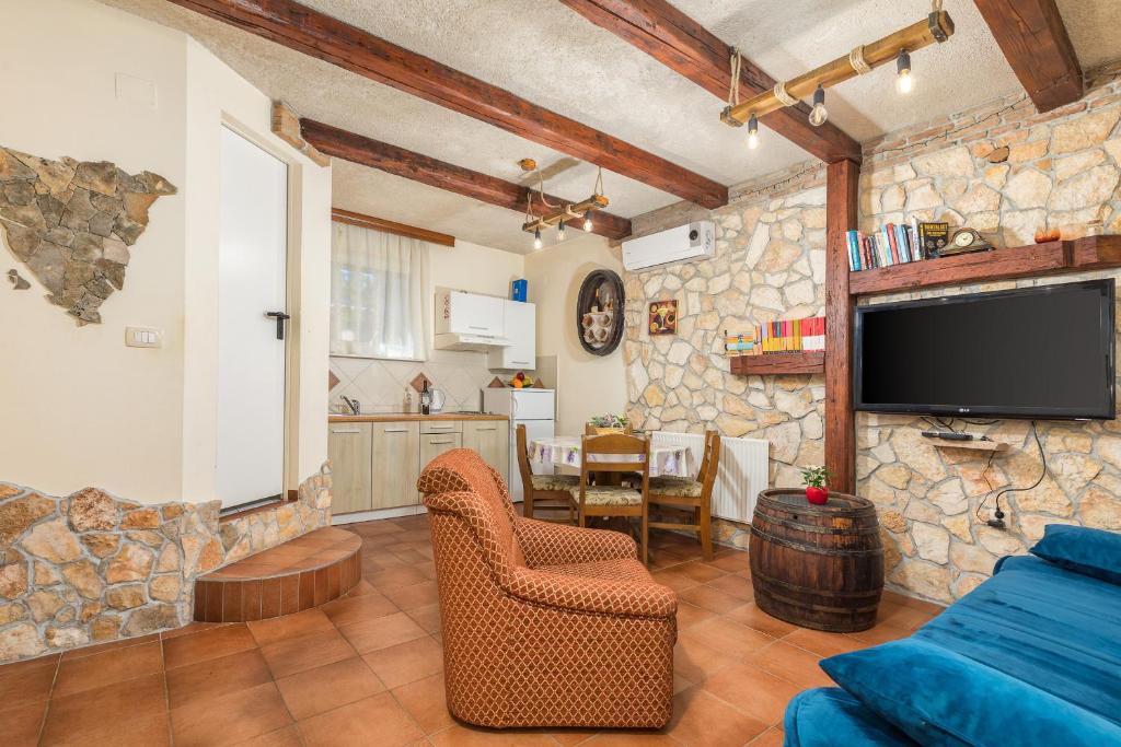 Telewizja i/lub zestaw kina domowego w obiekcie Apartments Ana-Maria
