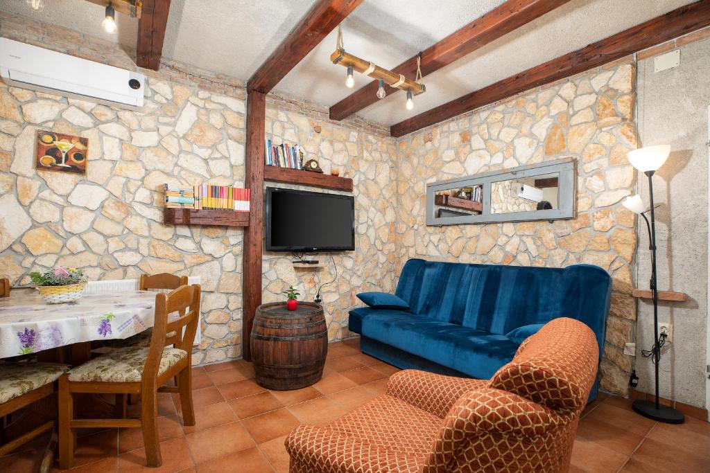 Telewizja i/lub zestaw kina domowego w obiekcie Apartments Ana-Maria