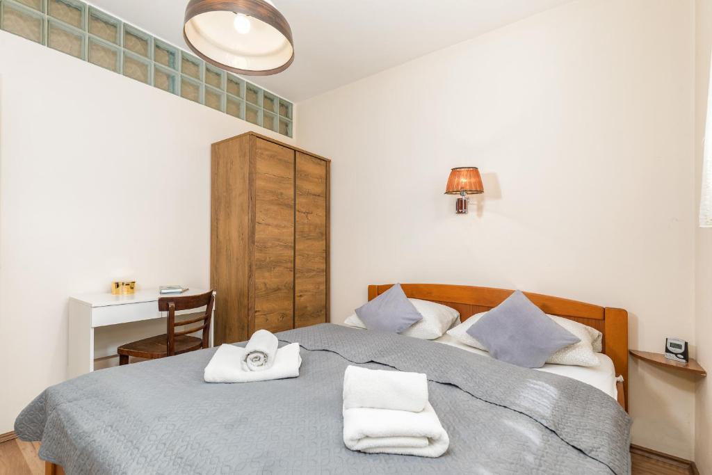 Łóżko lub łóżka w pokoju w obiekcie Apartments Ana-Maria