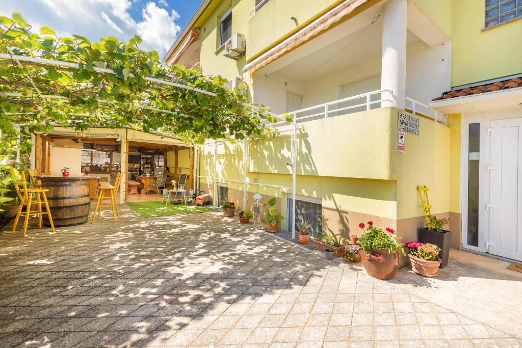 Budynek, w którym mieści się apartament