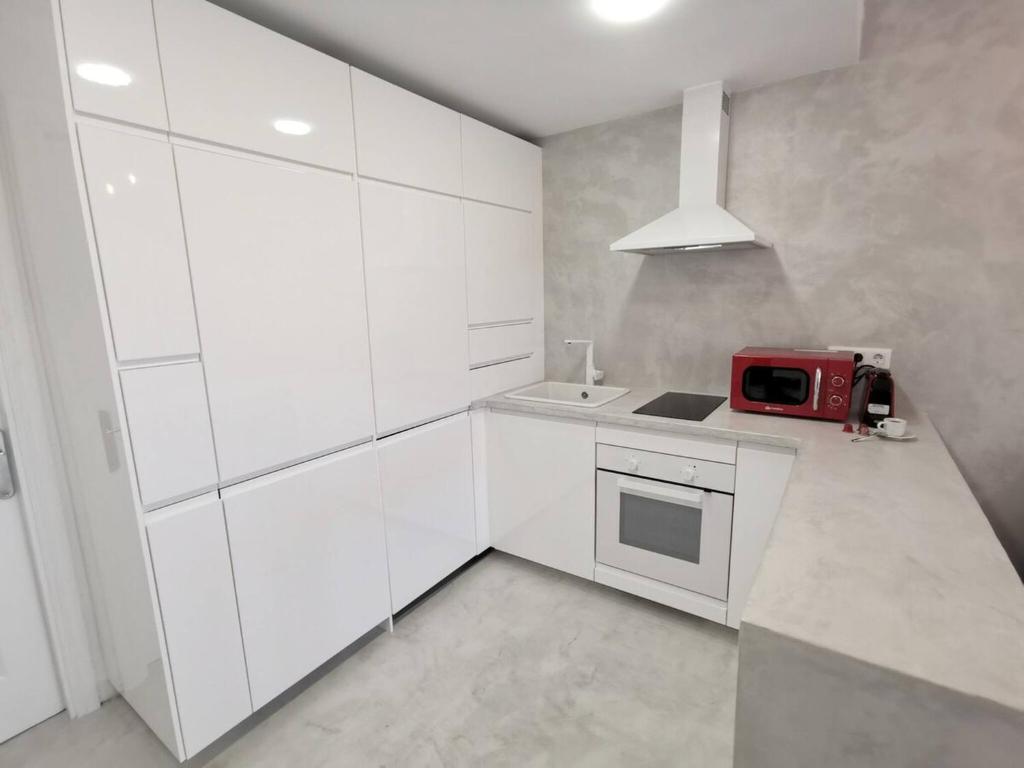 Kuchnia lub aneks kuchenny w obiekcie Apartament Tisalaya 44 By Pride Holiday Rentals