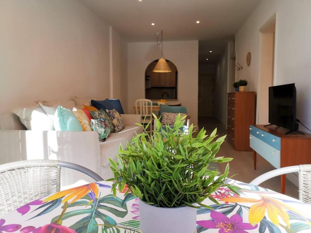 Televízia a/alebo spoločenská miestnosť v ubytovaní Agaete Park 128 By Pride Holiday Rentals