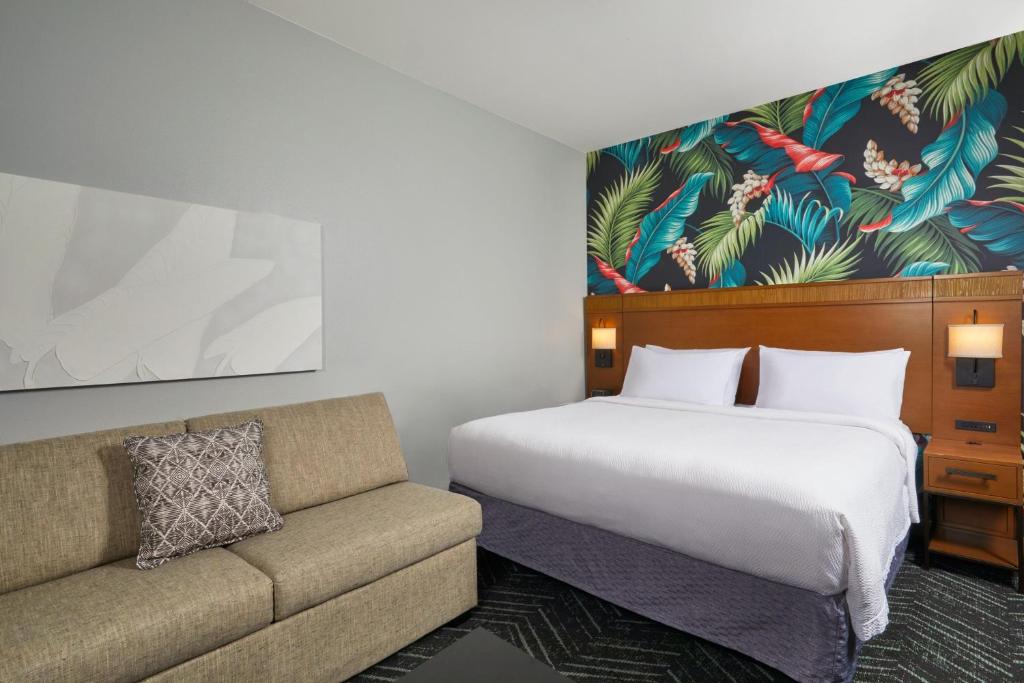 Cama ou camas em um quarto em Courtyard by Marriott Oahu North Shore