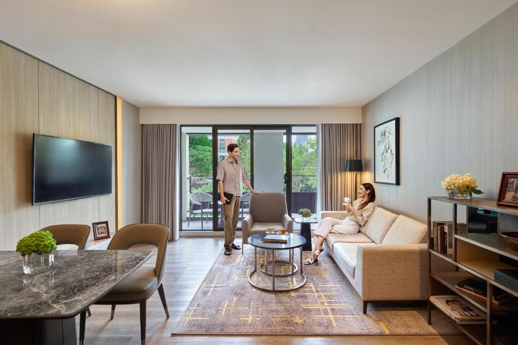 
One-Bedroom Premier Corner King Suite with Balcony
