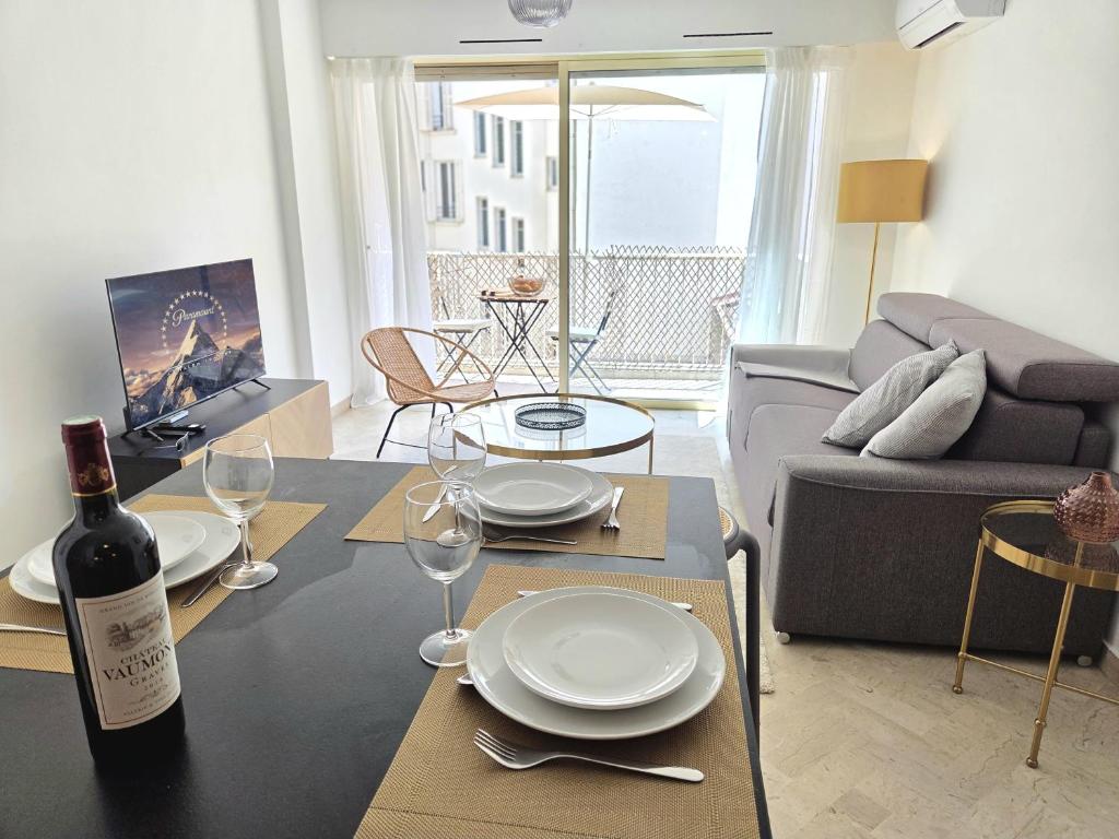 Posezení v ubytování "Le Gambetta" by EnjoyNice, with terrace and airco