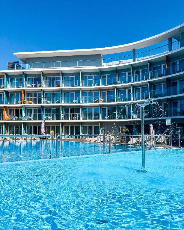 Bazén v ubytování Hotel Linea Mare nebo v jeho okolí