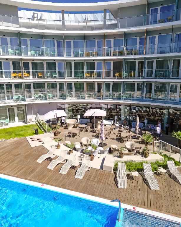 Bazén v ubytování Hotel Linea Mare nebo v jeho okolí