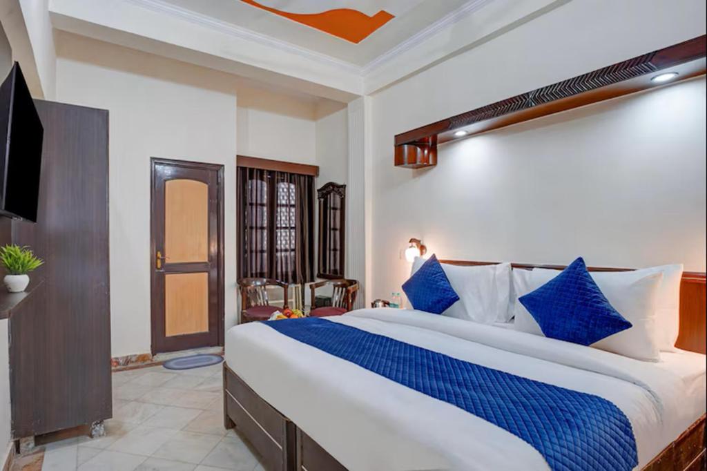 صورة لـ Hotel Prithvi Palace Near RDC & Santosh Hospital في غازي آباد