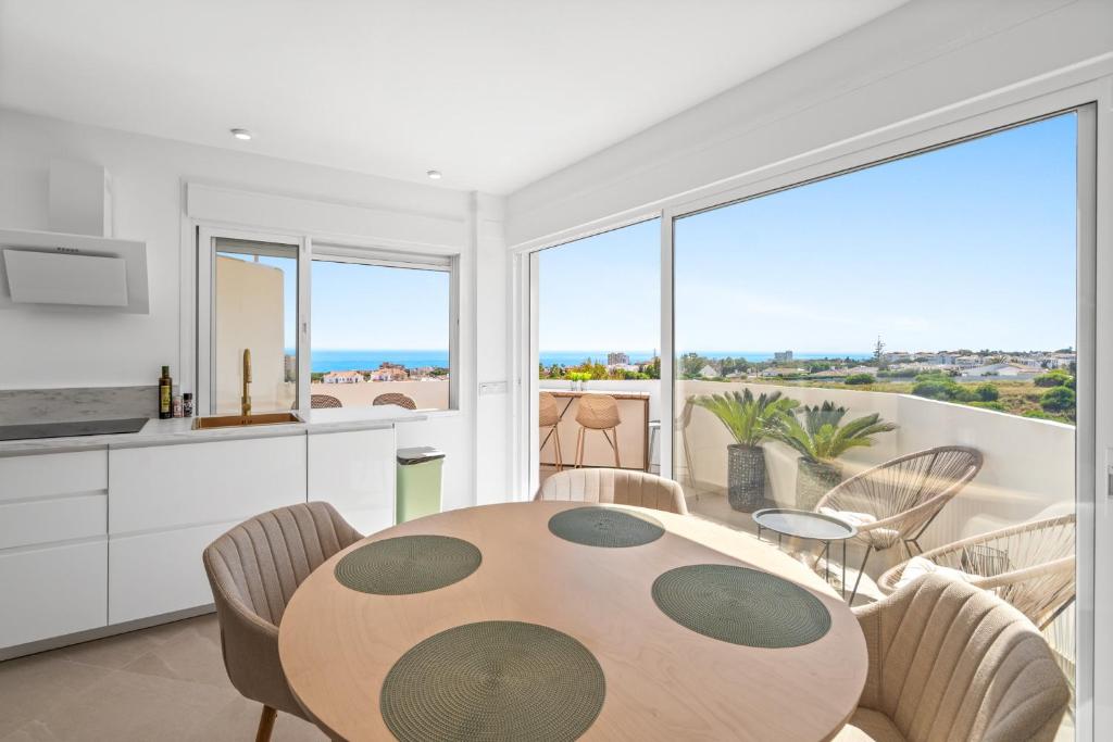 a kitchen and dining room with a table and chairs at Secret View Riviera Del Sol in Sitio de Calahonda