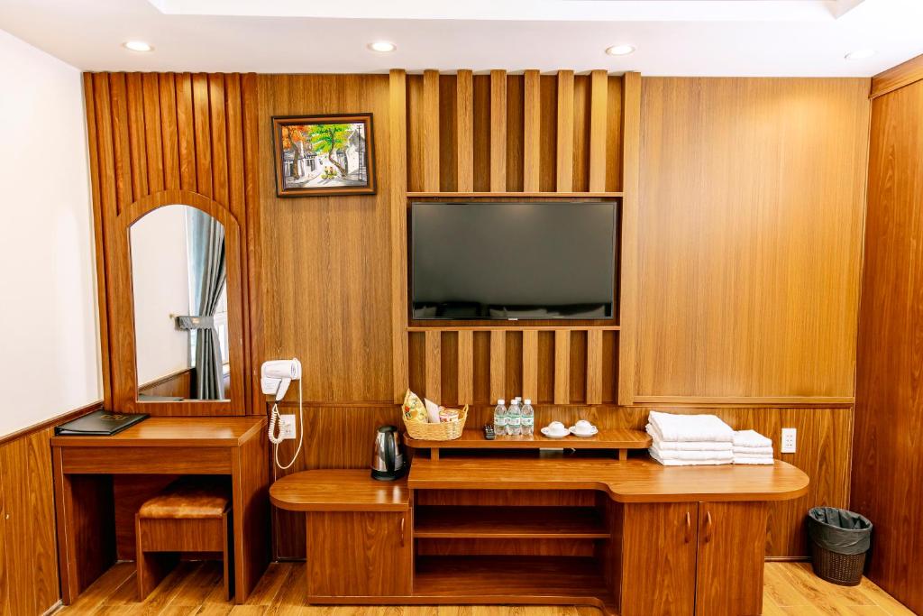 TV a/nebo společenská místnost v ubytování Dallas Hotel Dalat