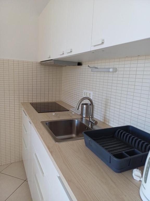 Kuchyňa alebo kuchynka v ubytovaní Cozy Apartment Mediterraneo