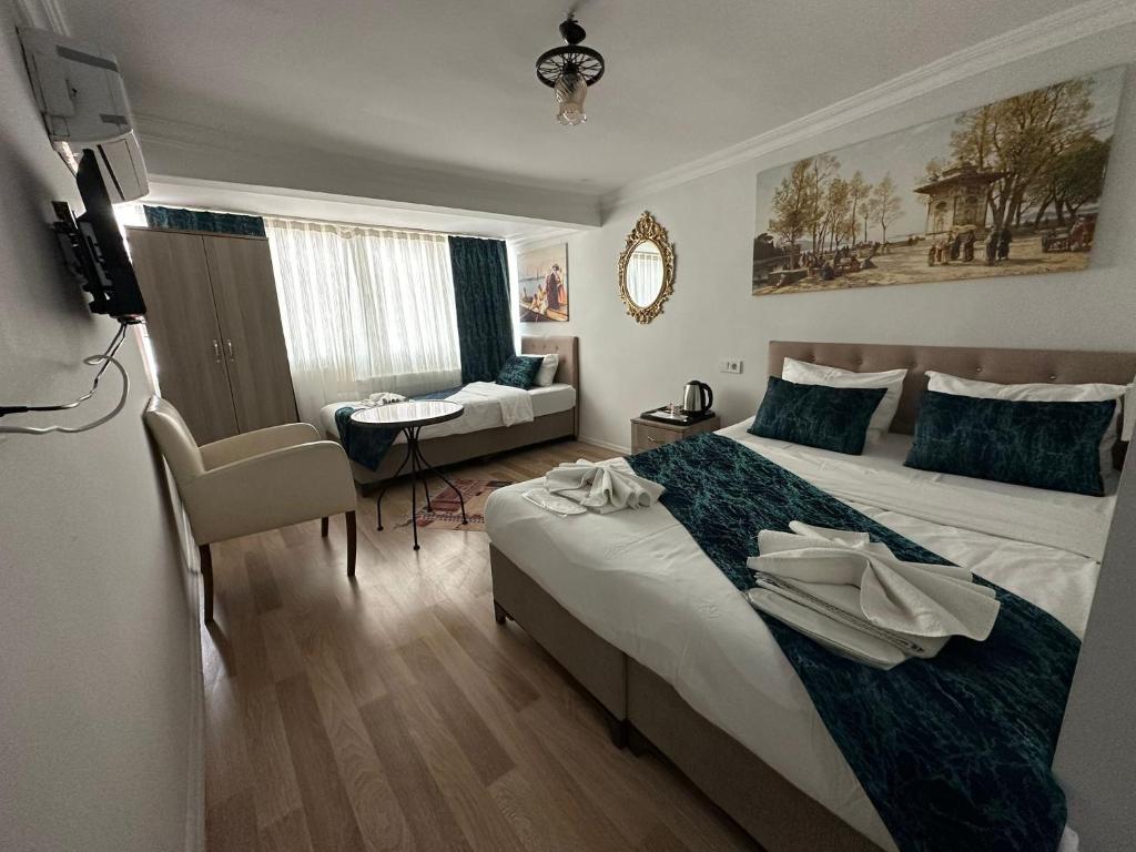 Ένα ή περισσότερα κρεβάτια σε δωμάτιο στο Hotel Estambul