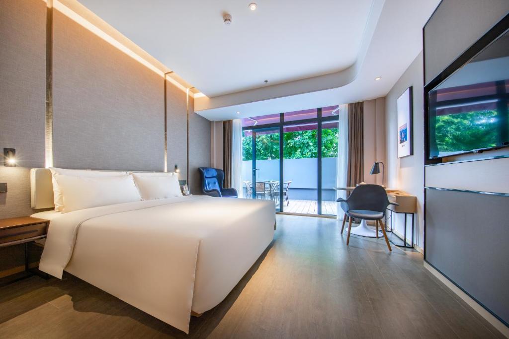 Postel nebo postele na pokoji v ubytování Atour Hotel Shenzhen Huaqiang North