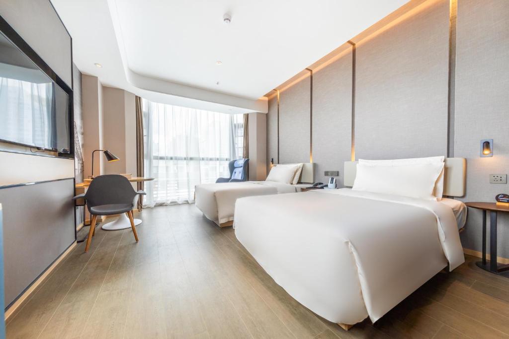 Postel nebo postele na pokoji v ubytování Atour Hotel Shenzhen Huaqiang North