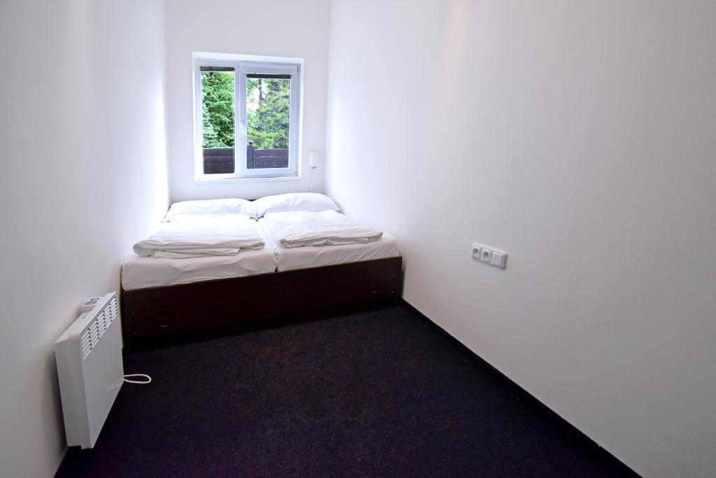 Letto o letti in una camera di Apartmány & Kemp Sázavský ostrov