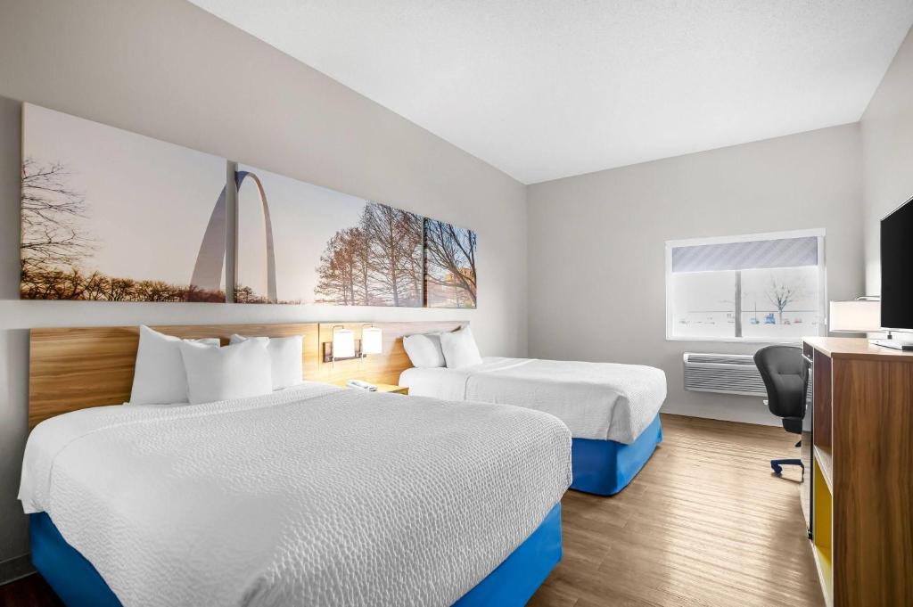 Days Inn by Wyndham Collinsville St Louis - Queen Room With Two Queen Beds - Non-Smoking