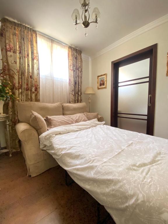 Posteľ alebo postele v izbe v ubytovaní Villa with heated private pool, sea view& turkish sauna