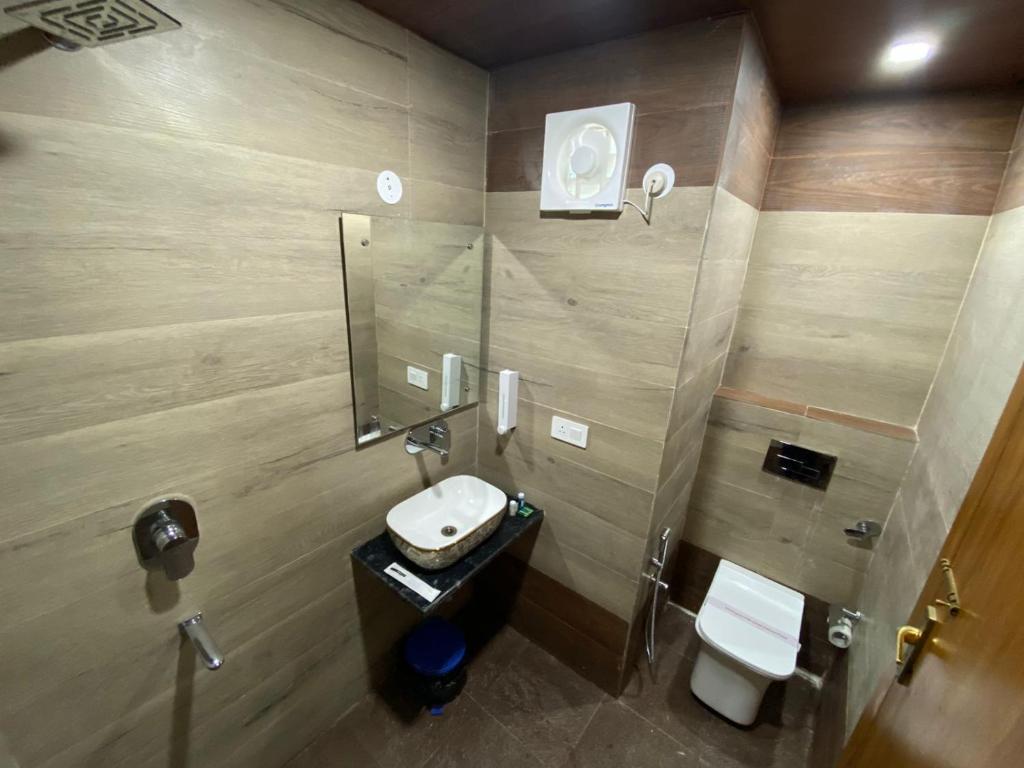 Koupelna v ubytování Rich Grand Hotel