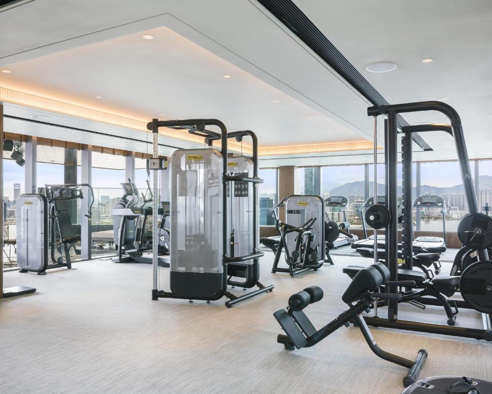 Hyatt Centric Victoria Harbour 피트니스 센터 또는 시설
