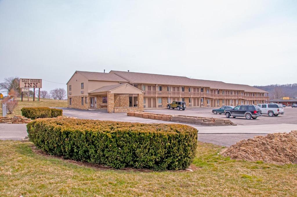 a large building with cars parked in a parking lot at Salt Creek Inn in Nashville