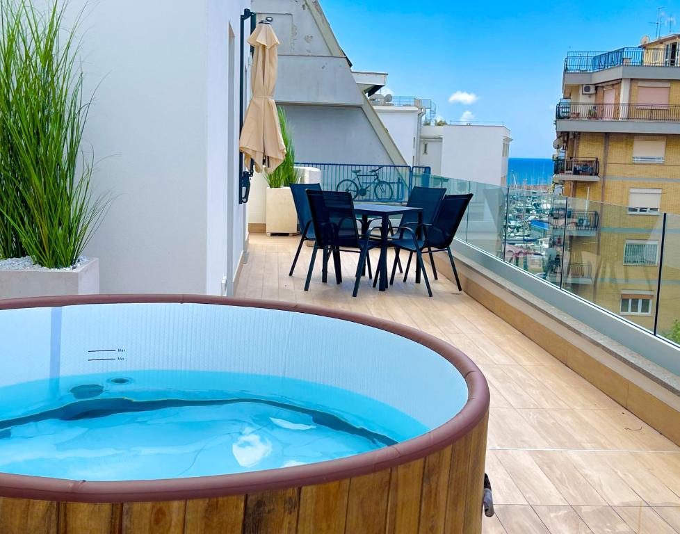 Μπαλκόνι ή βεράντα στο GEA SEAVIEW APARTMENT - Bright Top-Floor Gem in central Nettuno, Steps from the Station