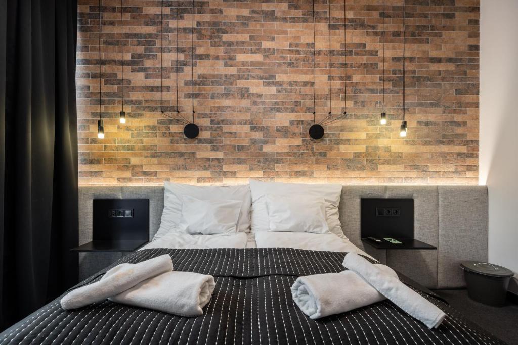 Postel nebo postele na pokoji v ubytování Váci Loft Suites