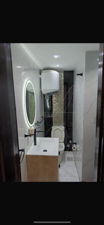 Et badeværelse på بورتو مارينا