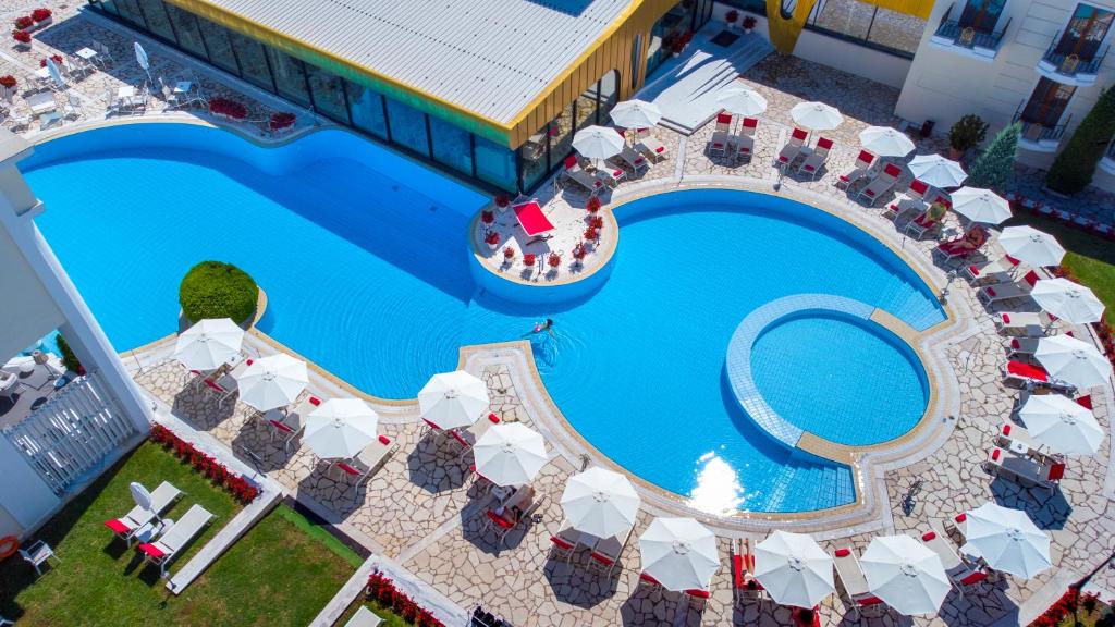 Bazén v ubytování Epirus Palace Congress & Spa nebo v jeho okolí
