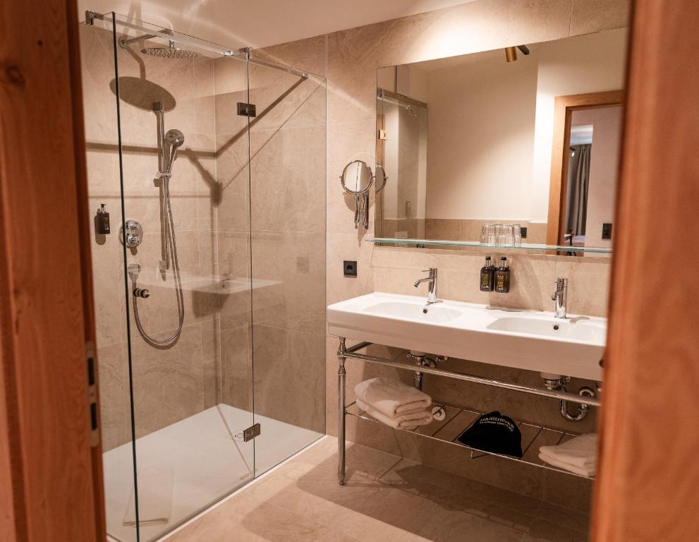 H5 Grauer Bär Studios & More - Resim 6