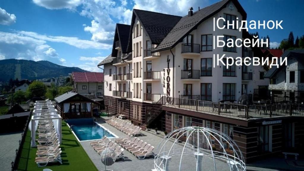 Nespecifikovaný výhled na hory nebo výhled na hory při pohledu z hotelu