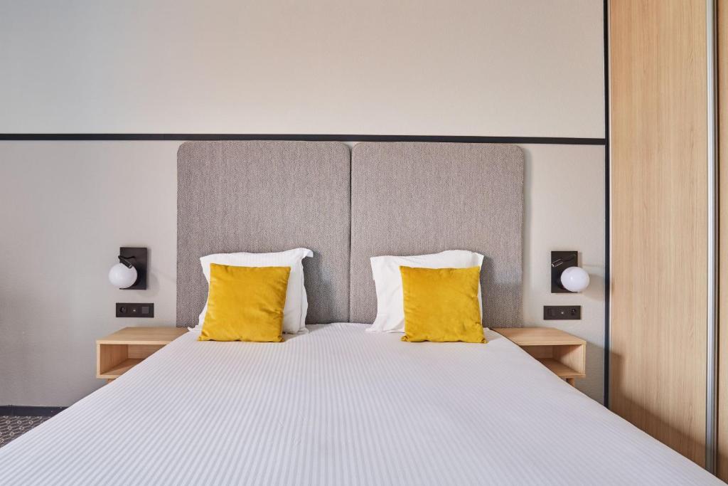Postel nebo postele na pokoji v ubytování Appart'hôtel Odalys City - Bioparc Lyon Est