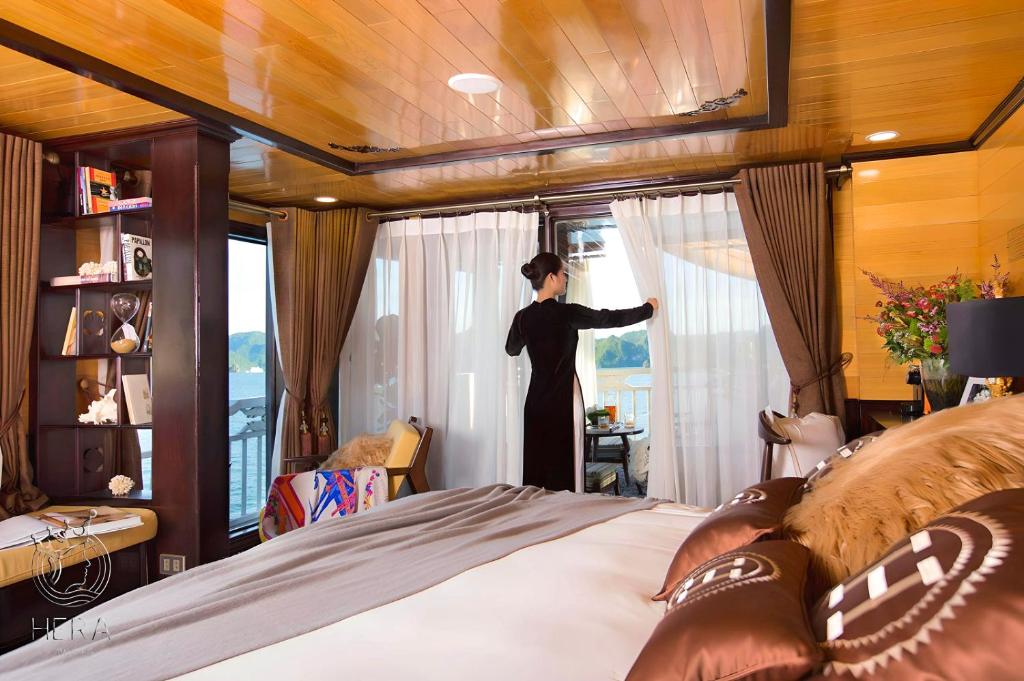 Hera Grand Luxury Cruise - 16