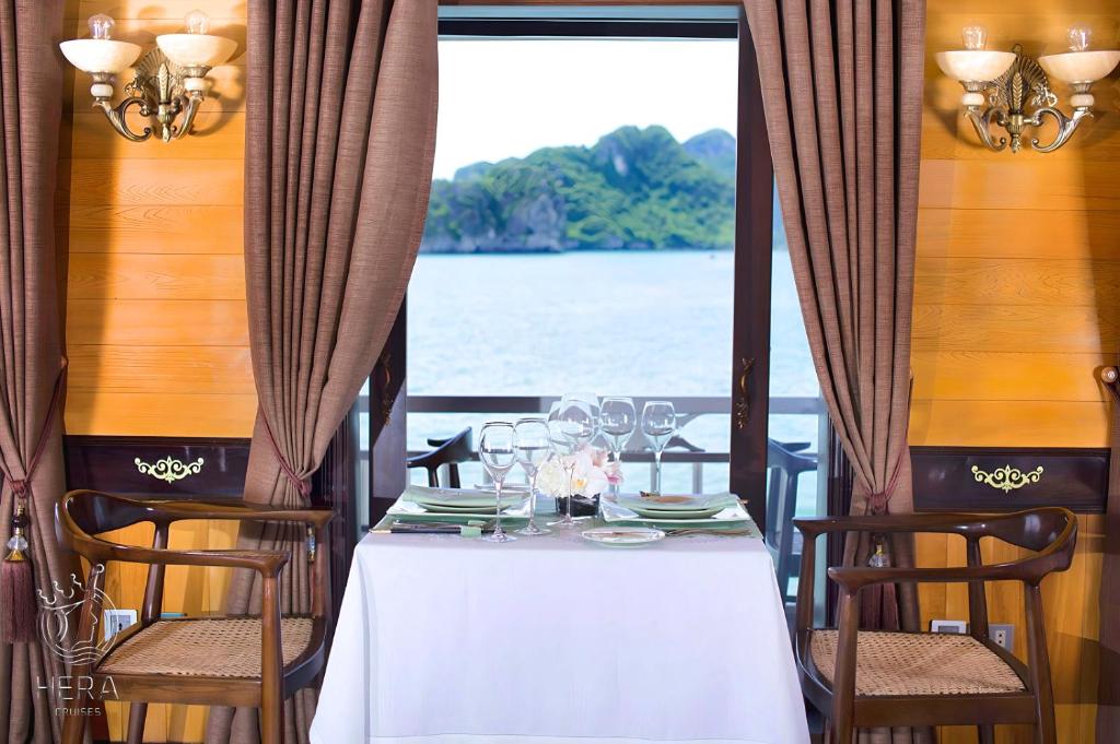 Hera Grand Luxury Cruise - 19