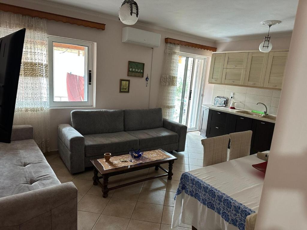 Posezení v ubytování Apartment Qender Himare
