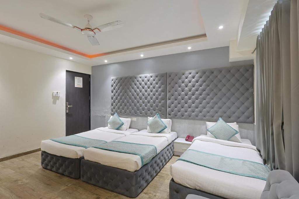 Postel nebo postele na pokoji v ubytování Hotel VENUE INN
