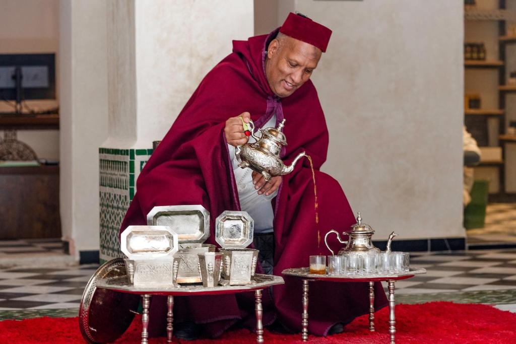 Příslušenství pro přípravu čaje a kávy v ubytování Palais Moulay Said & SPA