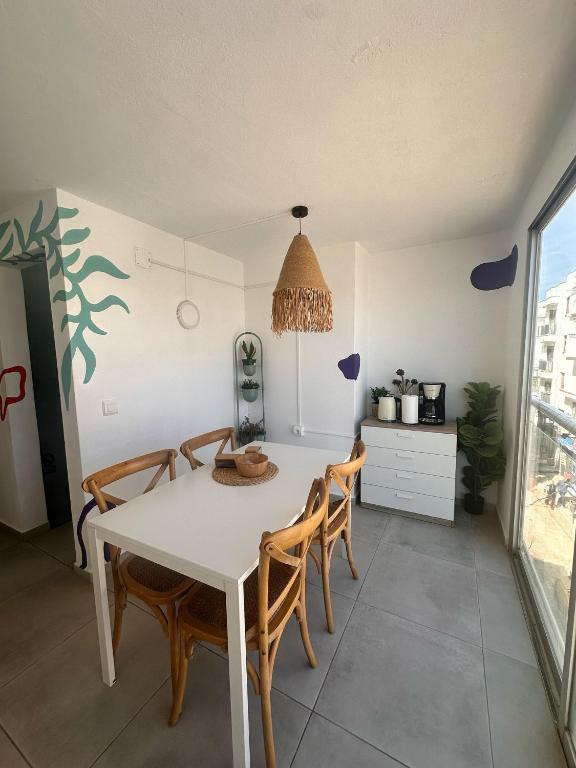 Kuchyň nebo kuchyňský kout v ubytování Cisne By Nest Hostel