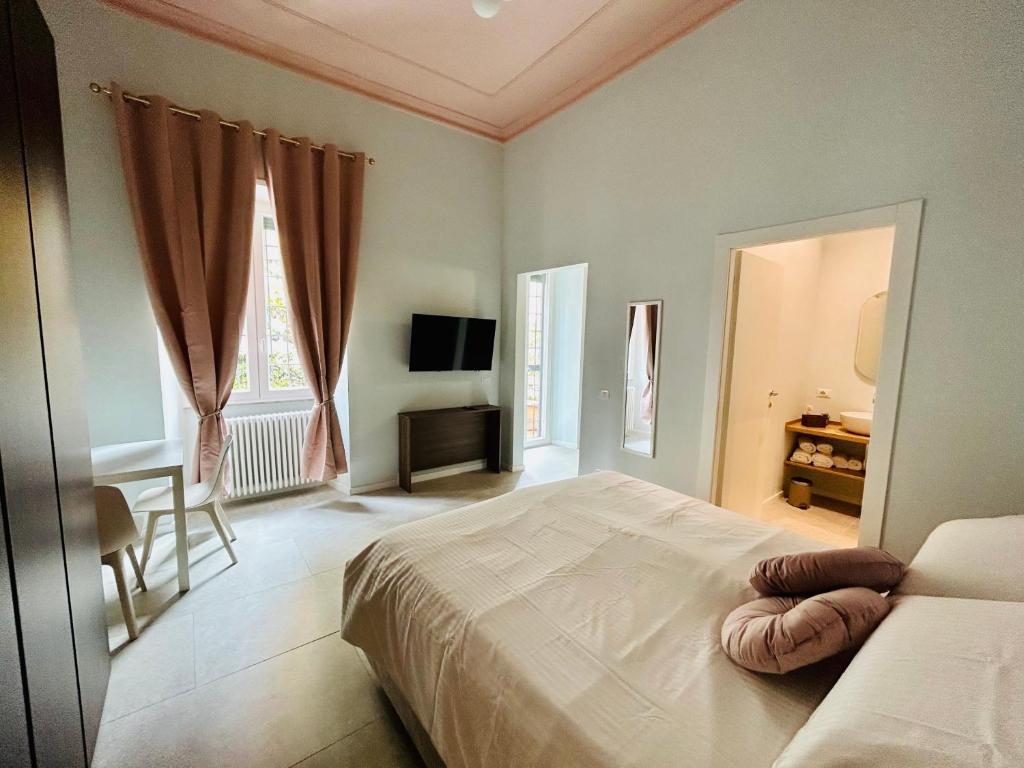 Una cama o camas en una habitación de Aura Roma