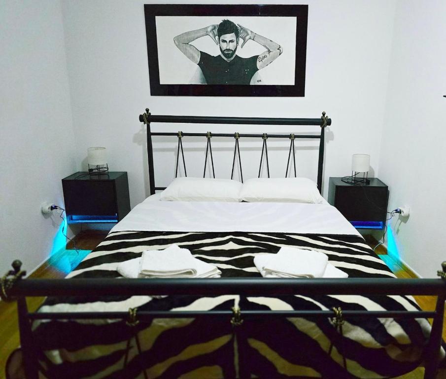 Postel nebo postele na pokoji v ubytování Nicko’s room