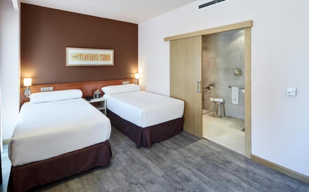Cama o camas de una habitación en Sercotel Alcalá 611