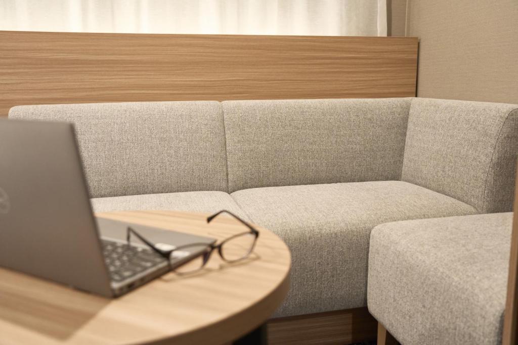 Posezení v ubytování Washington R&B Hotel Shin Yokohama Ekimae