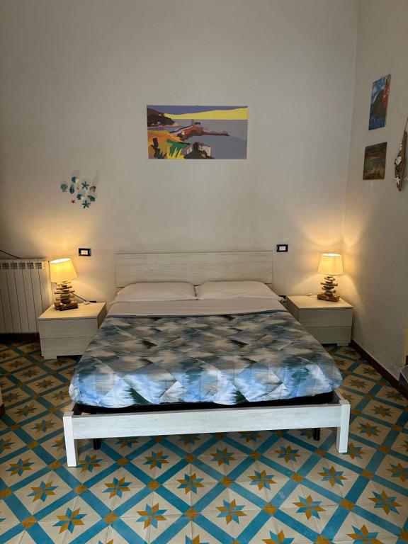 Postel nebo postele na pokoji v ubytování Affittacamere l'Acciuga