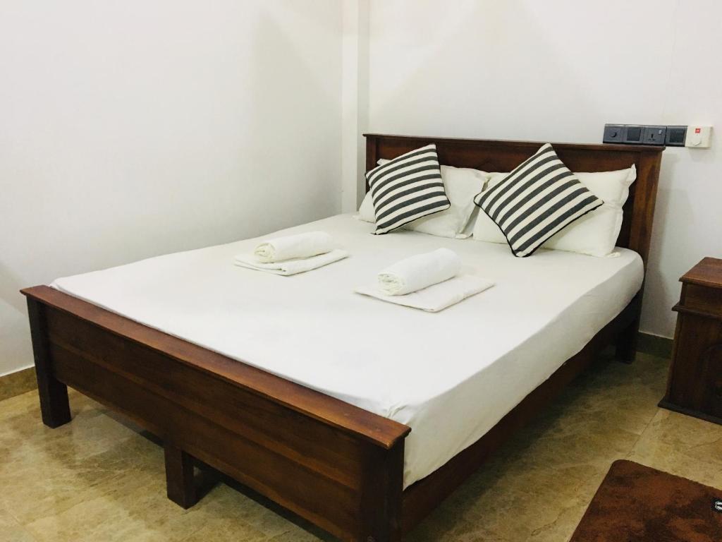 Postel nebo postele na pokoji v ubytování Dimuthu Green Villa