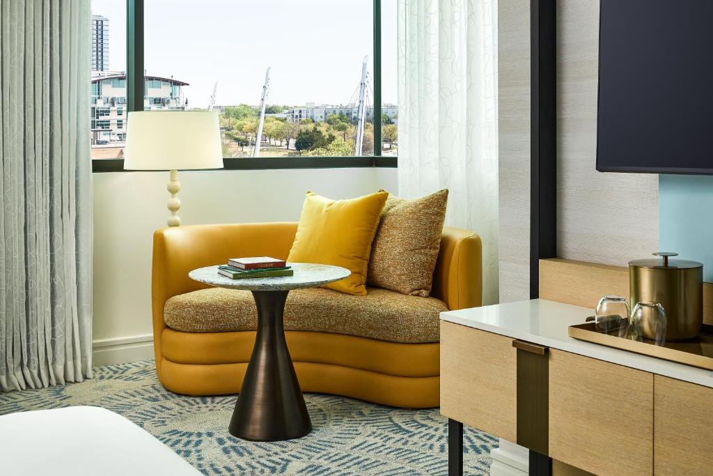 The Highland Dallas, Curio Collection by Hilton - 