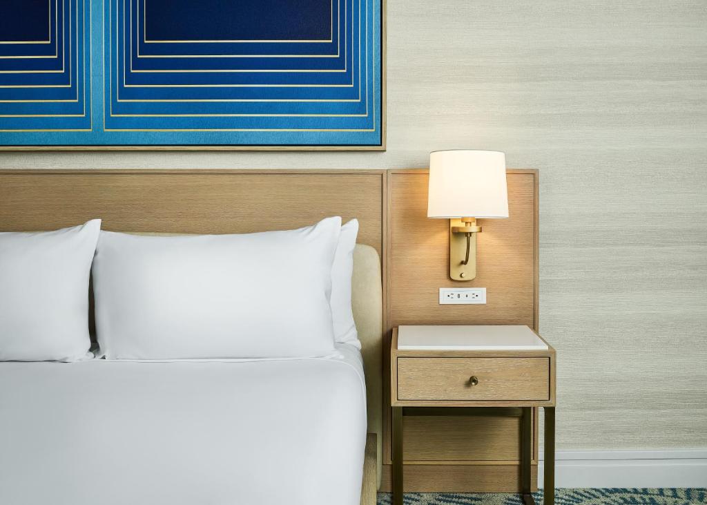 The Highland Dallas, Curio Collection by Hilton - 