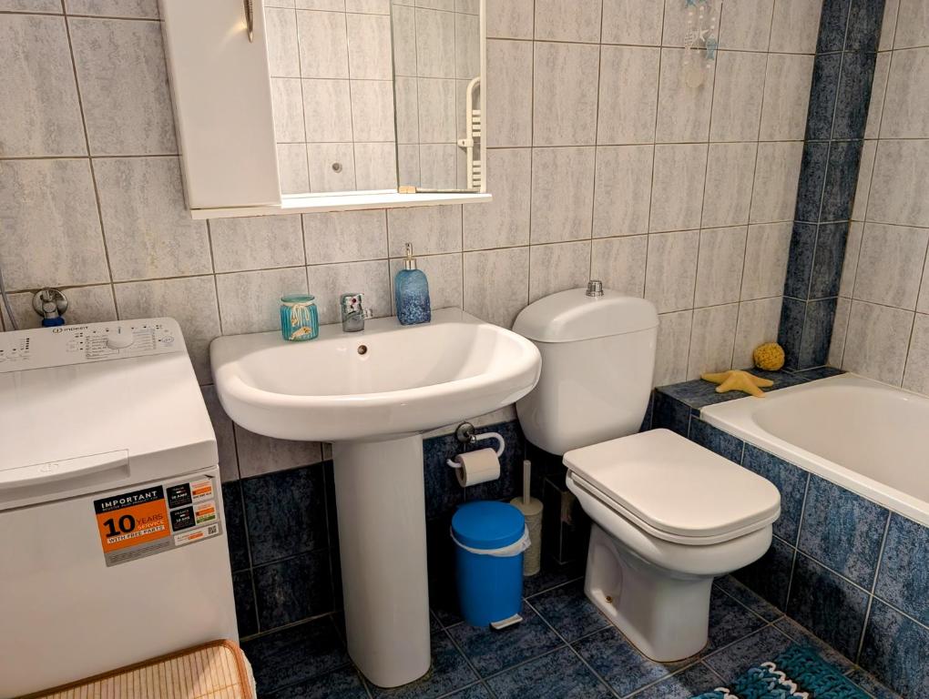 A bathroom at Thessaloniki Waterfront apartment